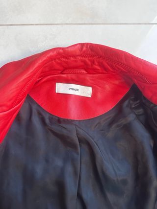 Chaqueta roja tachuelas edición limitada