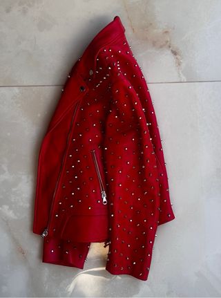 Chaqueta roja tachuelas edición limitada