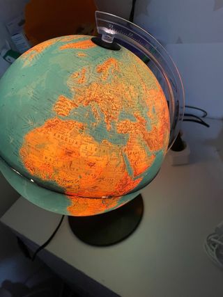 Globo Terráqueo Iluminado