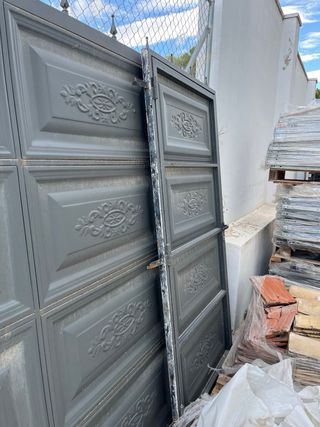 Puerta corredera chalet 5,5mx2,2m+ puerta peatonal