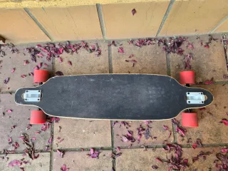 Patinete longboard de la marca tijuana.