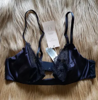 Sujetador negro satén y encaje 85B Oysho