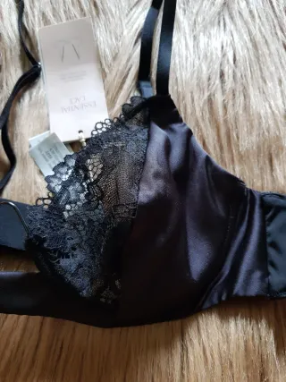 Sujetador negro satén y encaje 85B Oysho