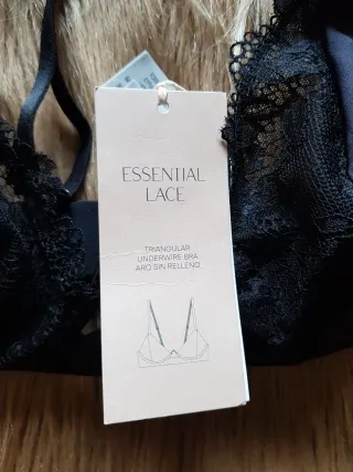 Sujetador negro satén y encaje 85B Oysho