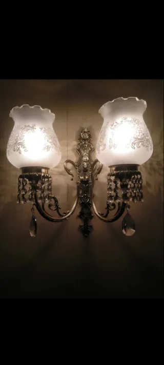 Aplique de pared plateado y transparente