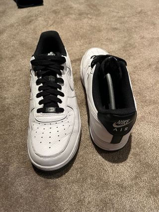 Nike Air Force 1 Zapatillas Blancas y Negras.