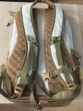 Mochila Quechua 20L Beige y Marrón