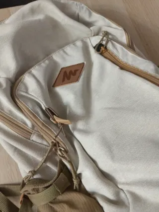 Mochila Quechua 20L Beige y Marrón