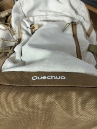 Mochila Quechua 20L Beige y Marrón