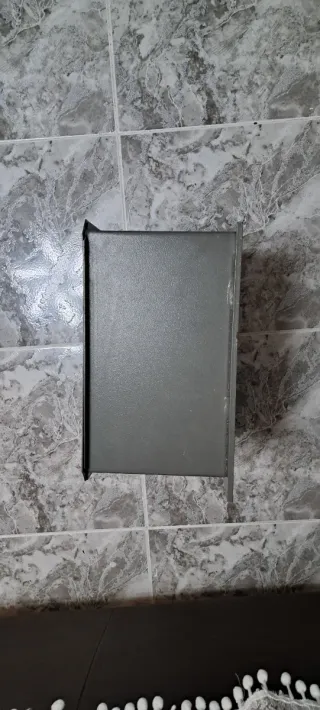 Caja fuerte con llaves y combinación