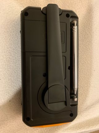 Radio de emergencia naranja y negra