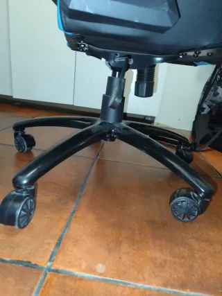 Silla Gaming Newskill takamikura V2 Azul y Negra