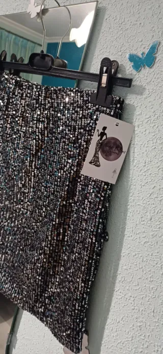 Falda de lentejuelas negra y plateada