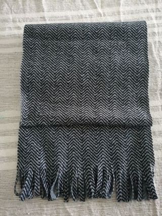 Bufanda de espiga gris y negra