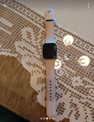 Apple Watch con correa color beige