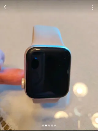 Apple Watch con correa color beige