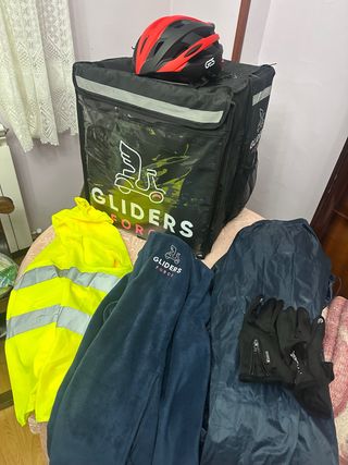 Kit Repartidor Gliders Force Casco y Ropa