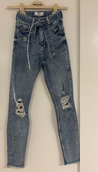 Pantalón vaquero skinny desgarrado talla 32