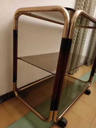 Mesa auxiliar cristal con ruedas