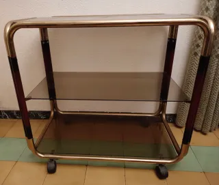 Mesa auxiliar cristal con ruedas