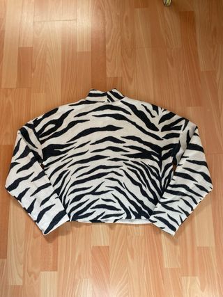 Jersey Stradivarius Cebra Cuello Alto