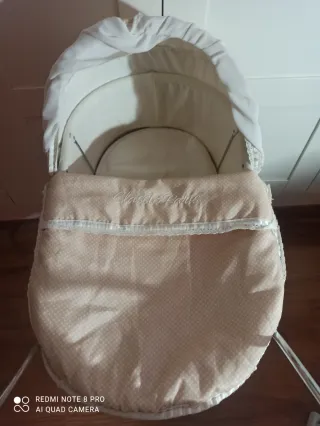 Coche de capota para muñecas