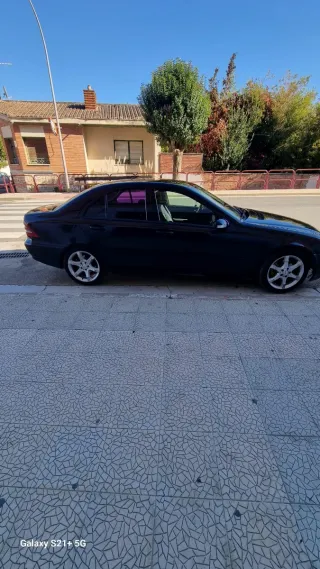 Mercedes-Benz Clase C 2005