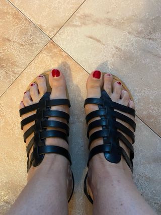 Sandali donna neri in pelle usati