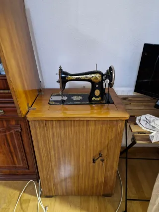 Máquina de coser Singer antigua