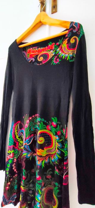 Vestido Desigual Negro con Estampado Multicolor