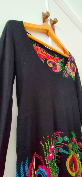 Vestido Desigual Negro con Estampado Multicolor
