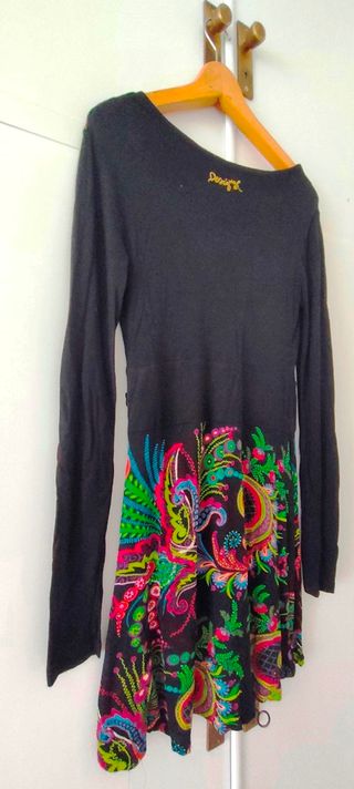 Vestido Desigual Negro con Estampado Multicolor