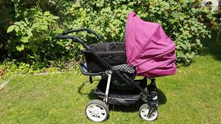 Carrito de bebé con estampado de lunares