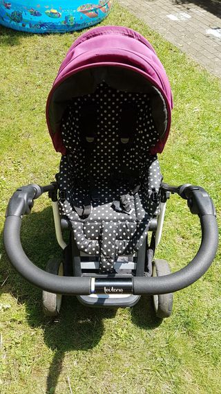 Carrito de bebé con estampado de lunares