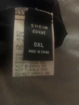 Falda negra efecto piel