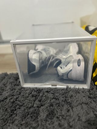 Caja de zapatos transparente plateada