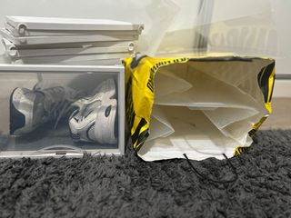 Caja de zapatos transparente plateada