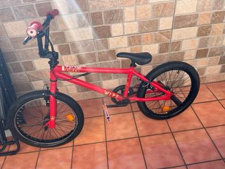 Bici BMX Roja Manillar Giratorio Poco Uso