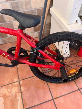 Bici BMX Roja Manillar Giratorio Poco Uso