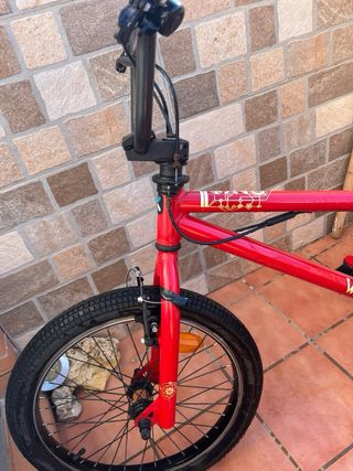 Bici BMX Roja Manillar Giratorio Poco Uso