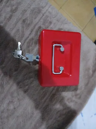 Caja Fuerte Roja con Llave