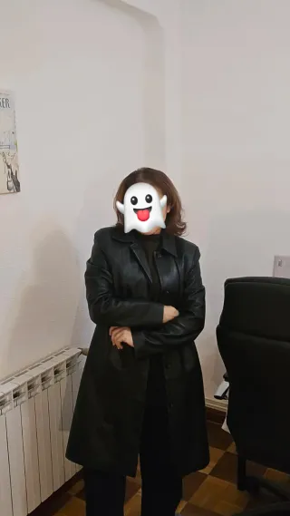 Gabardina negra de cuero