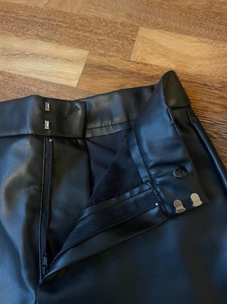 Pantalones negros de cuero flare