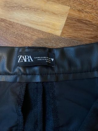 Pantalones negros de cuero flare