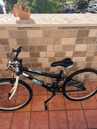 Bicicleta montaña negra poco usada