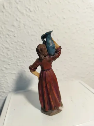 Figura mujer con cántaro Belén