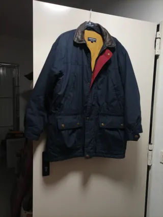 Chaqueta de caballero azul y roja