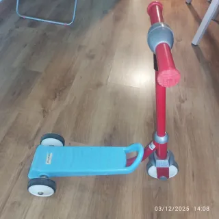 Patinete 3 ruedas rojo y azul