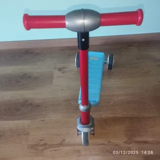 Patinete 3 ruedas rojo y azul