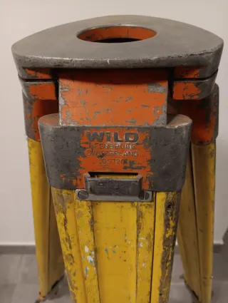 Trípode Topográfico - Marca WILD